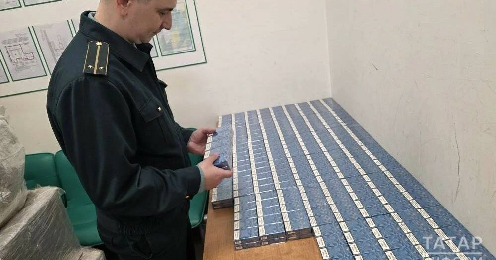 Иностранца с 2 тыс. пачек сигарет задержали в аэропорту Казани