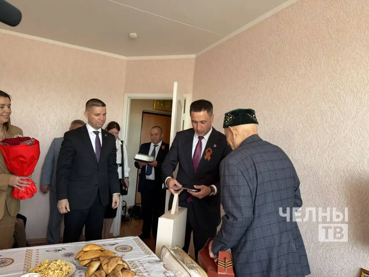 В Челнах поздравили 99-летнего ветерана Муфтаха Нуртдинова