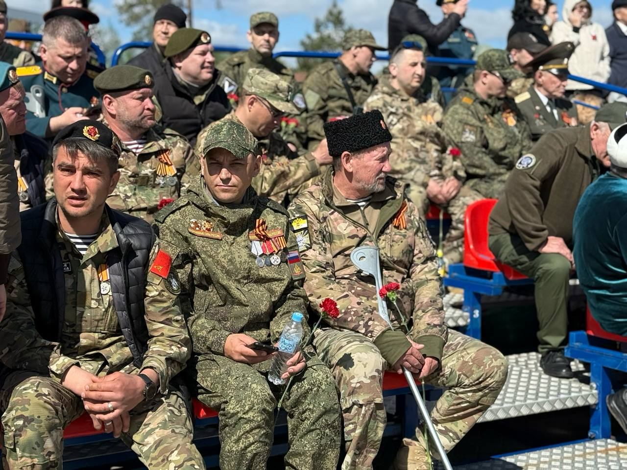 Наиль Магдеев поздравил ветеранов и бойцов СВО перед парадом
