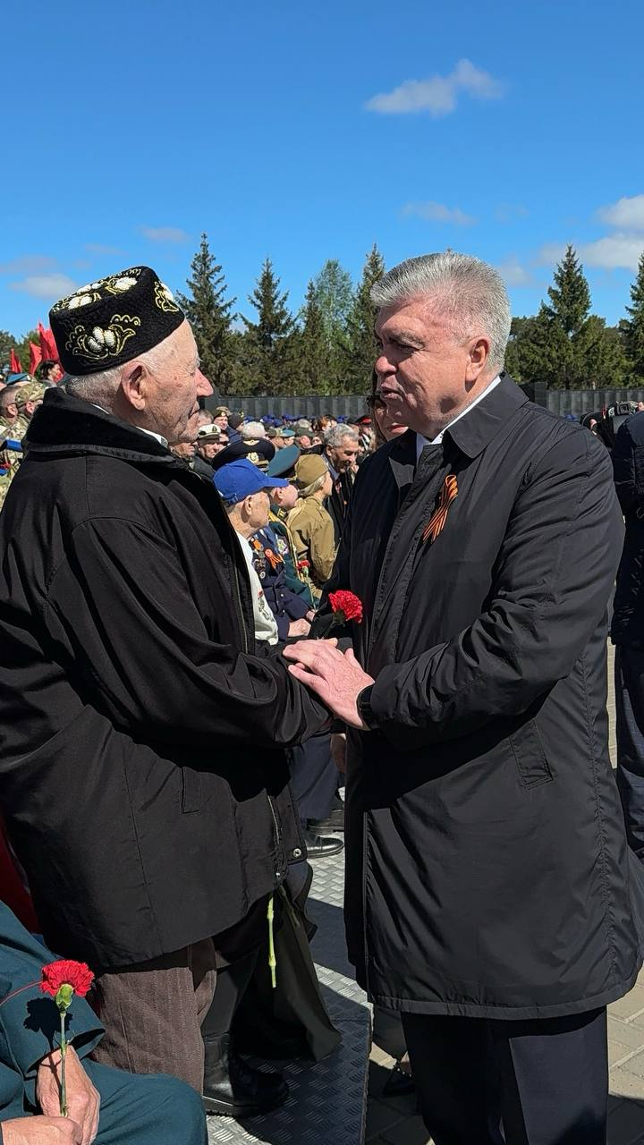 Наиль Магдеев поздравил ветеранов и бойцов СВО перед парадом