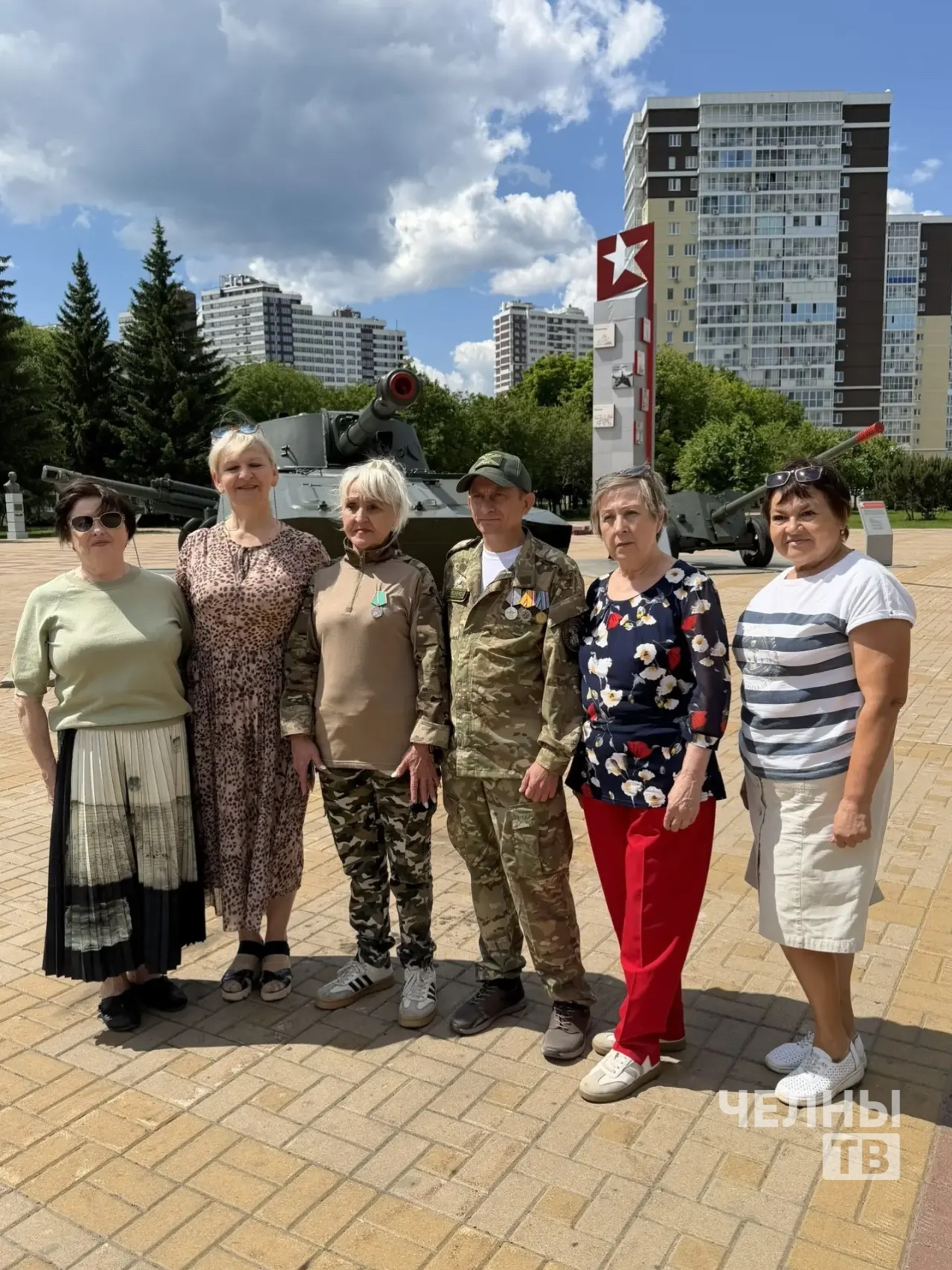 «Бабуля» для бойцов: 71-летнюю челнинку наградили за помощь фронту