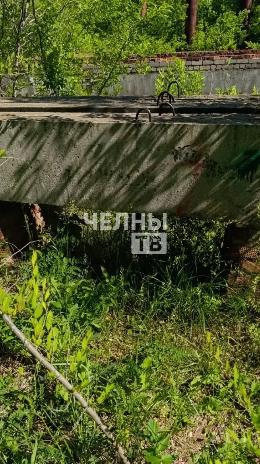 В Челнах подростки проникают в заброшенное здание в 11-м комплексе