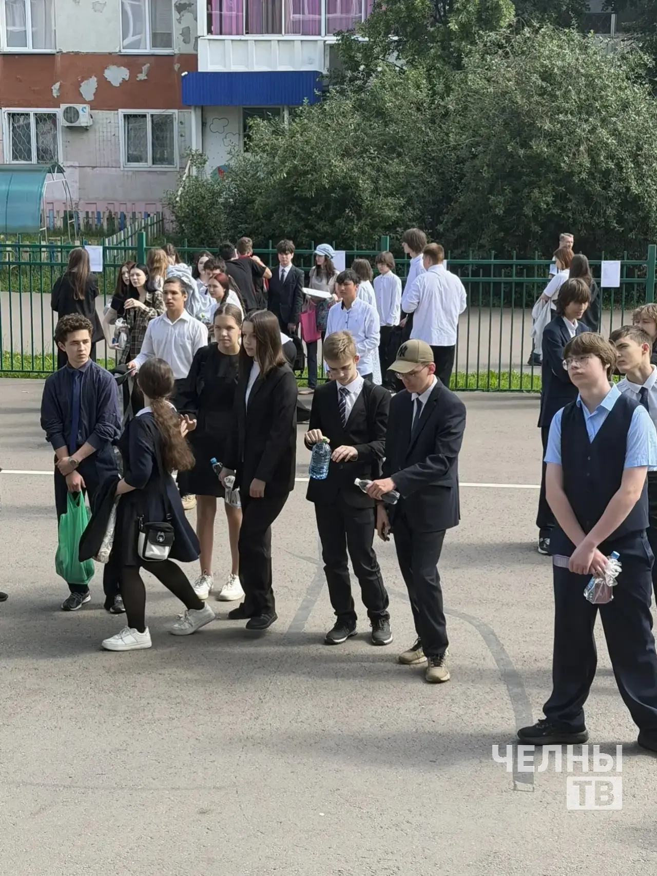 Девятиклассники сдают ОГЭ по информатике: экзамен проходит за компьютерами
