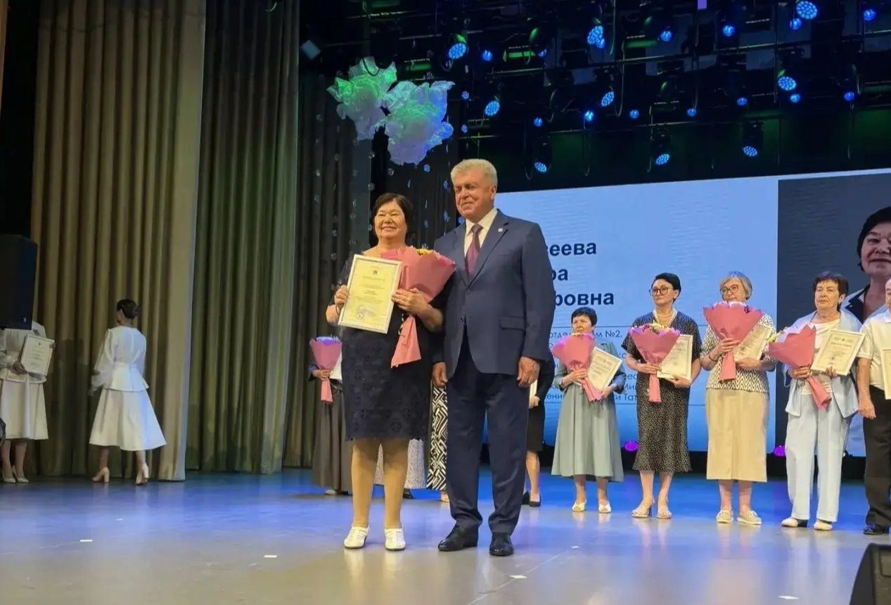 Лучших медиков Челнов наградили в честь профессионального праздника