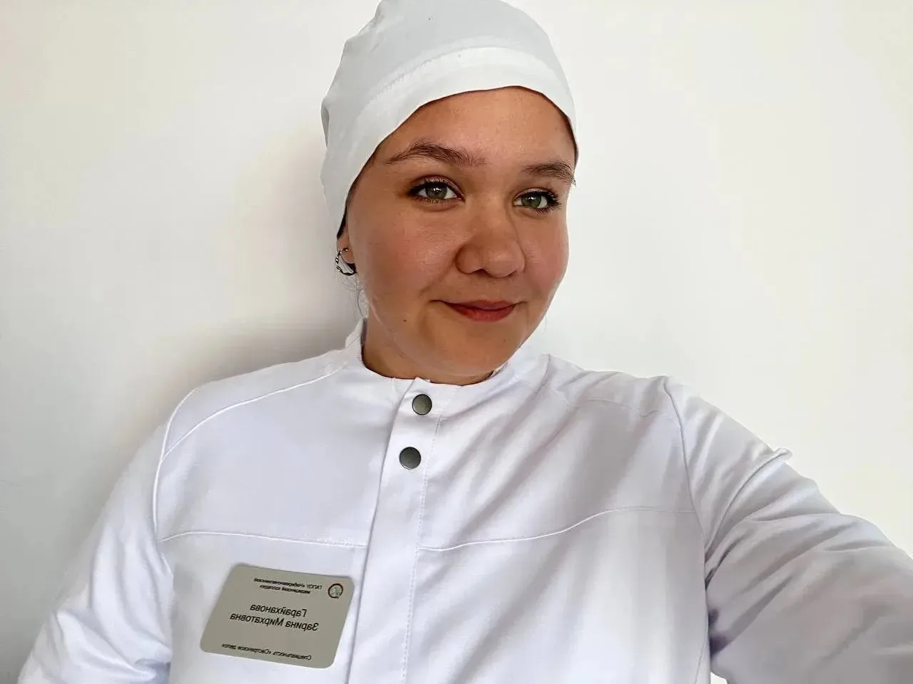 Студентка-медик из Челнов спасла мужчину после ЧП с автомобилем