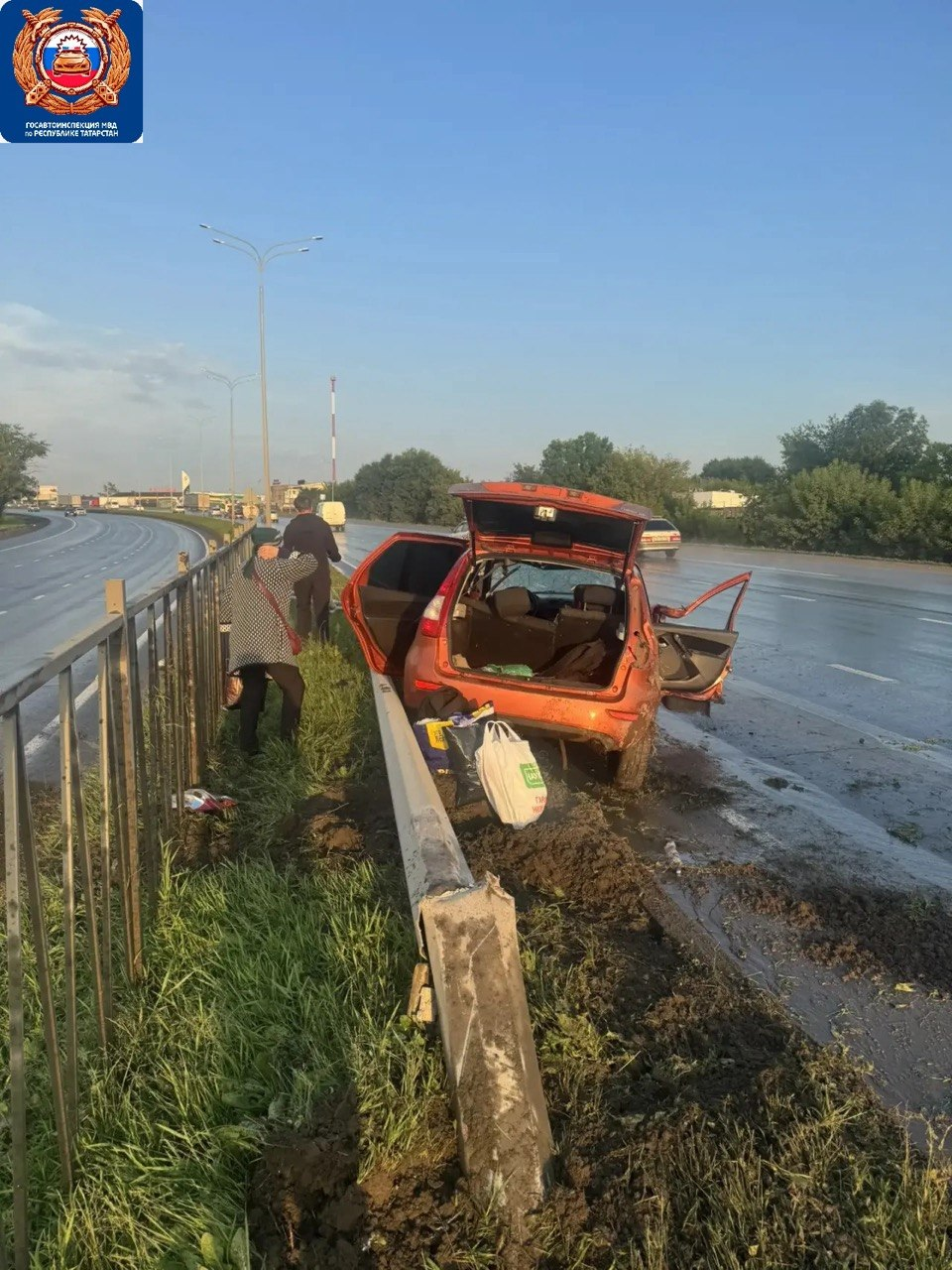 В Челнах легковушка врезалась в опору освещения, пострадала пассажирка