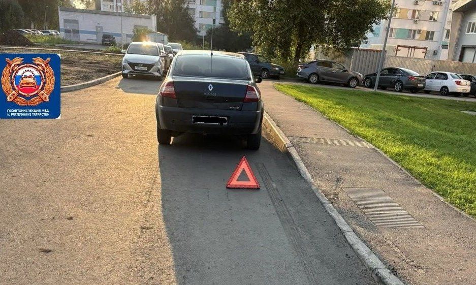 В Челнах водитель Renault сбил трехлетнего ребенка во дворе дома