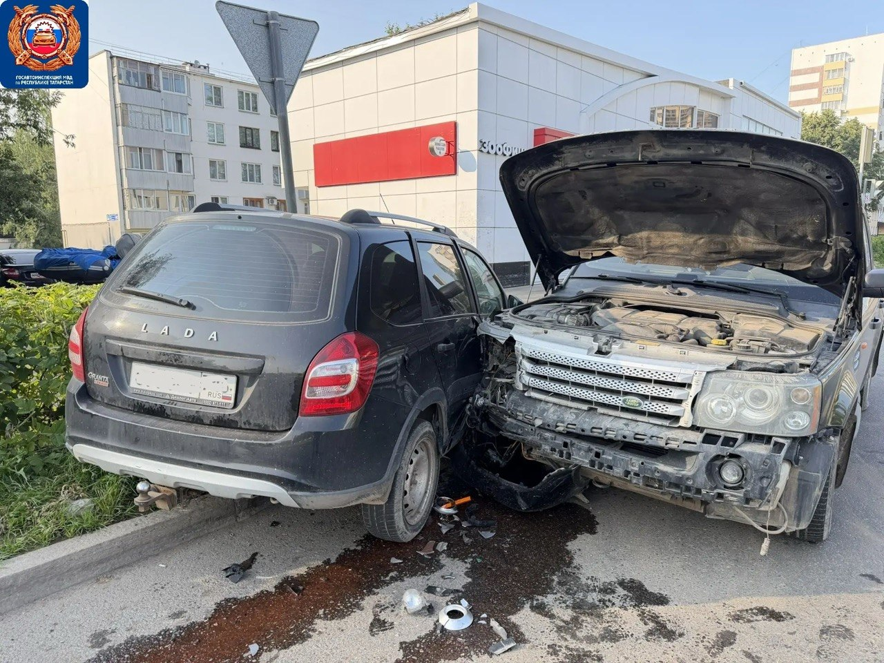 В Челнах после столкновения двух машин пострадала женщина