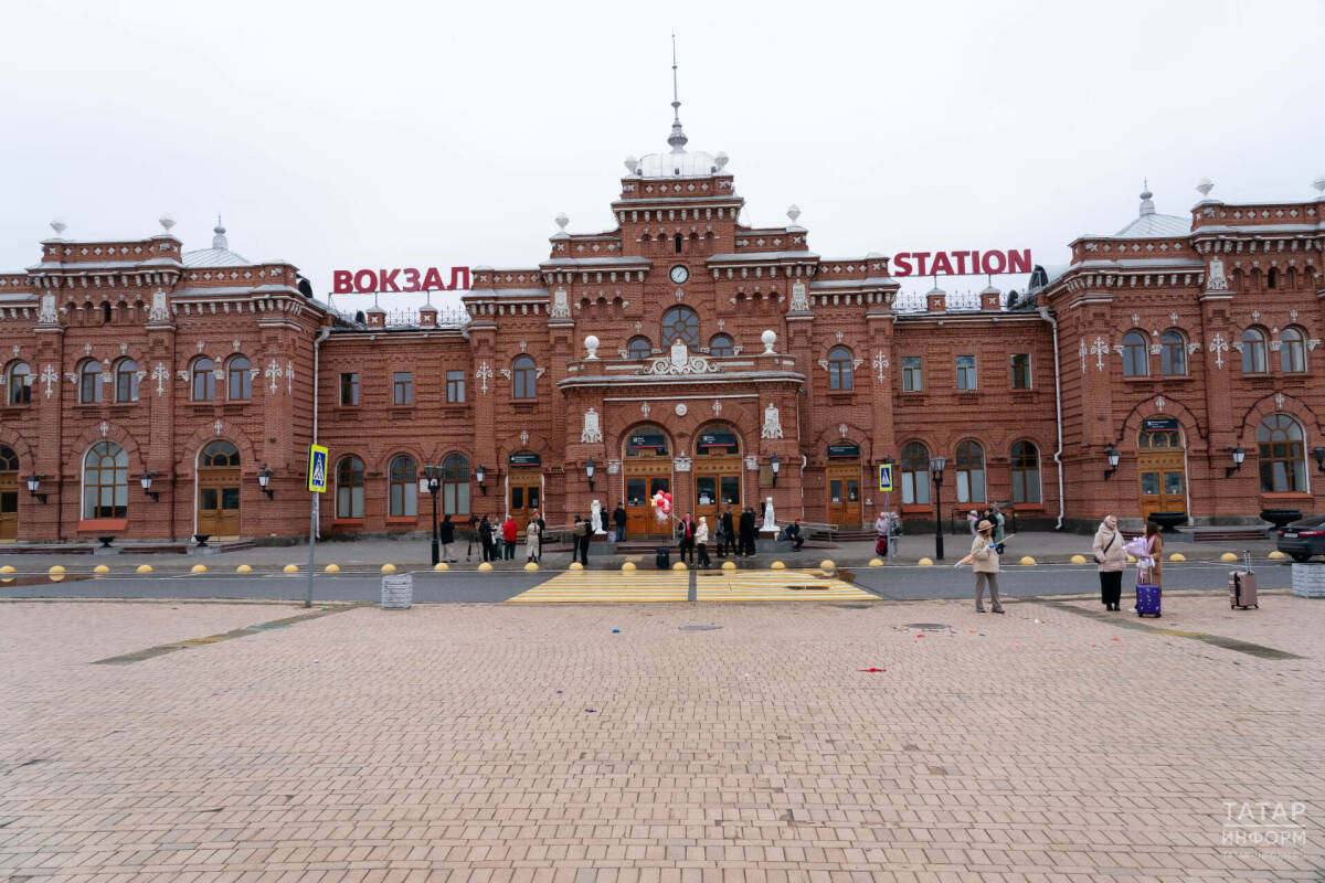 Восемь подростков из Татарстана начали работать на железнодорожном вокзале