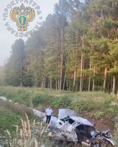 Легковушка под Казанью врезалась в шумозащитный экран: пострадали 6 человек