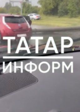 В Казани после ДТП опора ЛЭП рухнула на дорогу и перекрыла движение