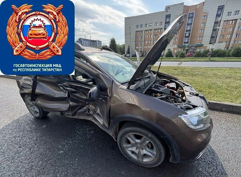 В Челнах при столкновении Renault и Lada пострадала пассажирка