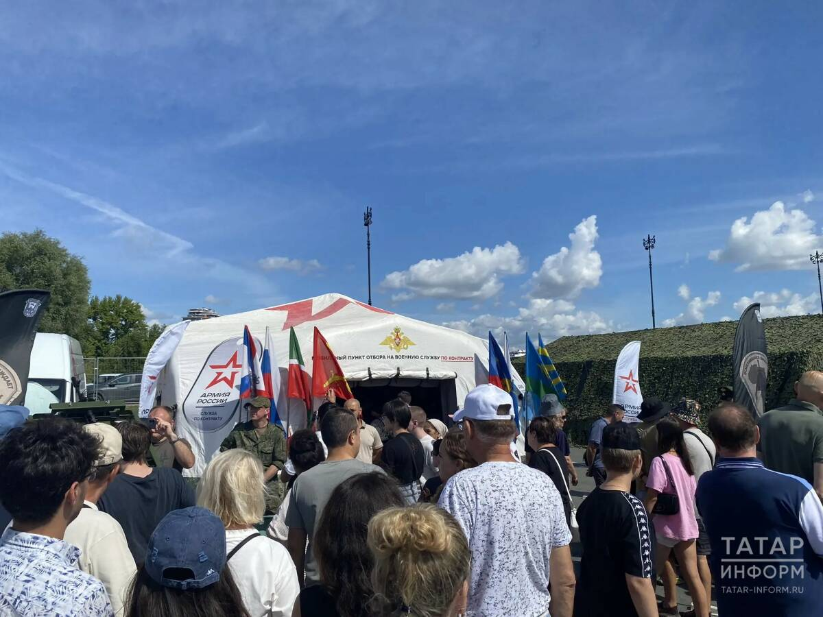 На празднике «Я выбираю небо!» открылся пункт отбора на контрактную службу