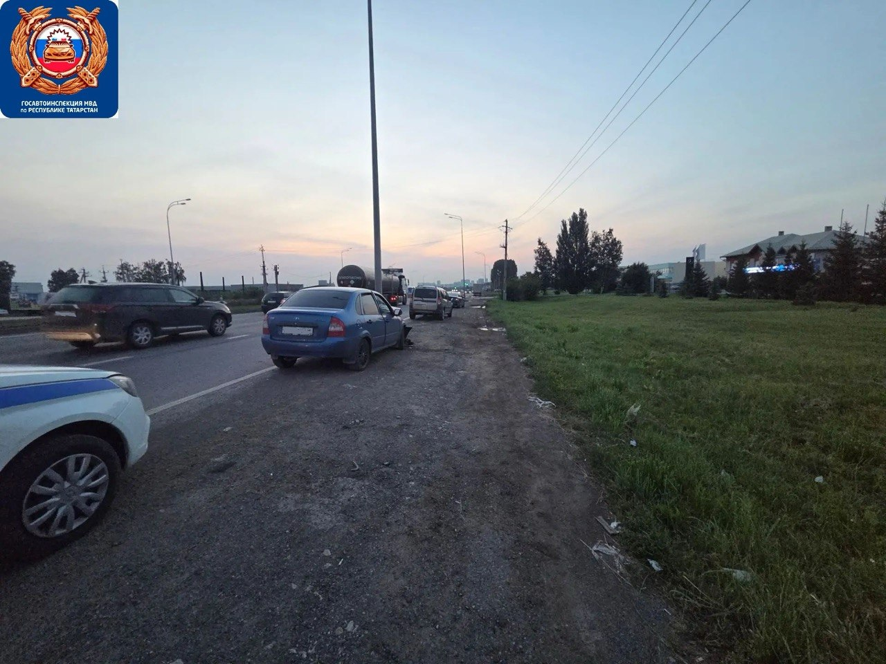 В Челнах молодой водитель врезался в опору освещения на Мензелинском тракте