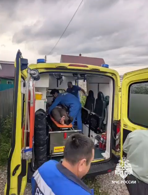В казанском поселке мужчину зажало конструкциями при разборе дачи