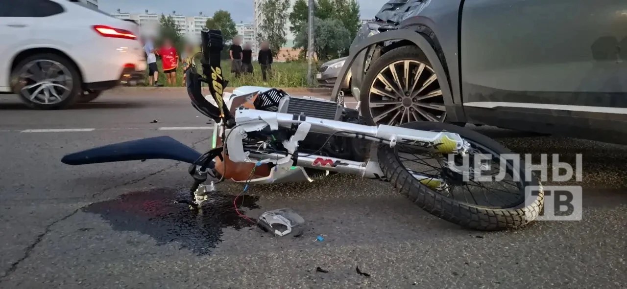 В Челнах подросток на питбайке попал в ДТП и получил тяжелые травмы