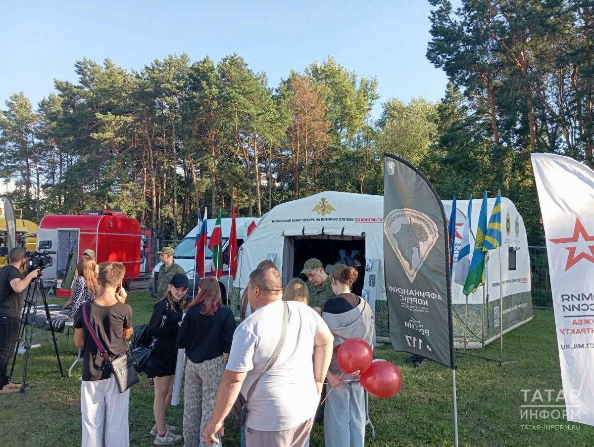 В Челнах на Дне города открылся мобильный пункт отбора на контракт