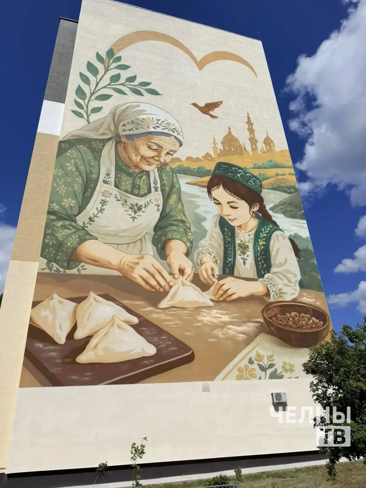 В Набережных Челнах открыли мурал к 400-летию города