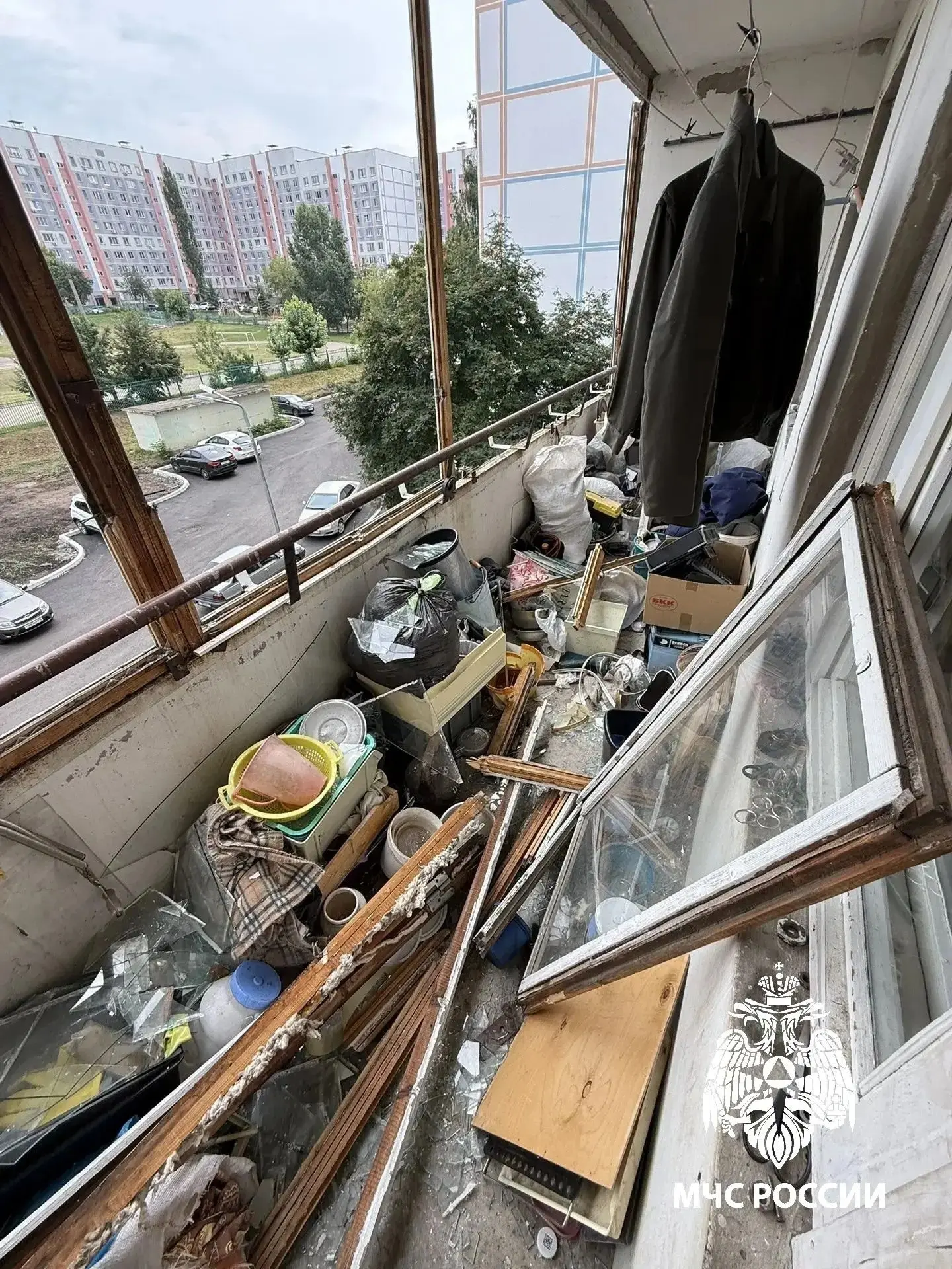 Хлопок газового баллончика повредил балкон многоэтажки в Челнах