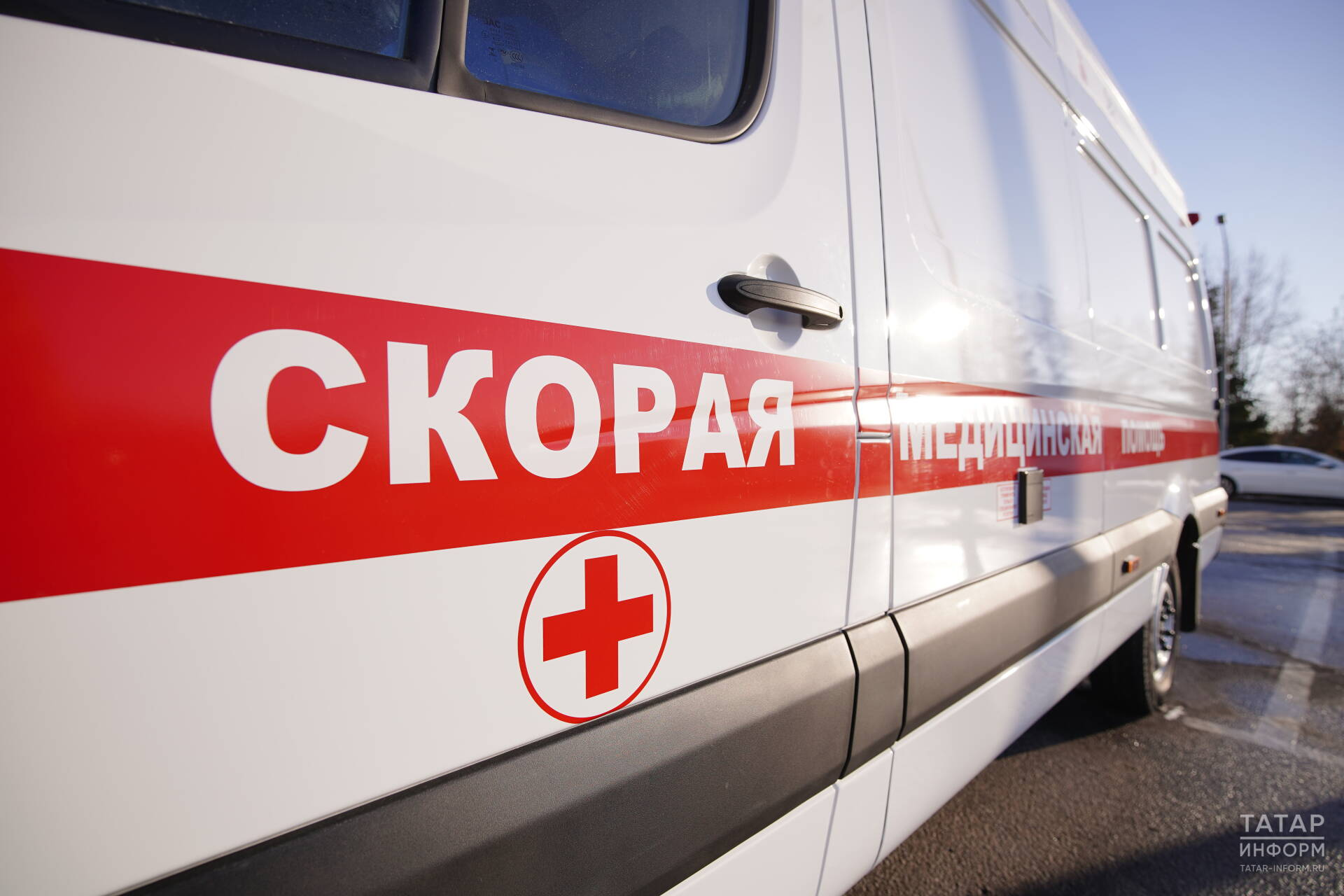 В Казани женщина погибла после падения из окна девятого этажа