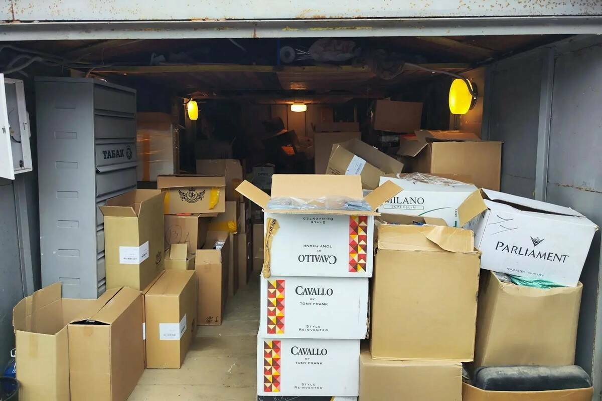 В Казани в гараже нашли более 40 тысяч пачек контрафактных сигарет