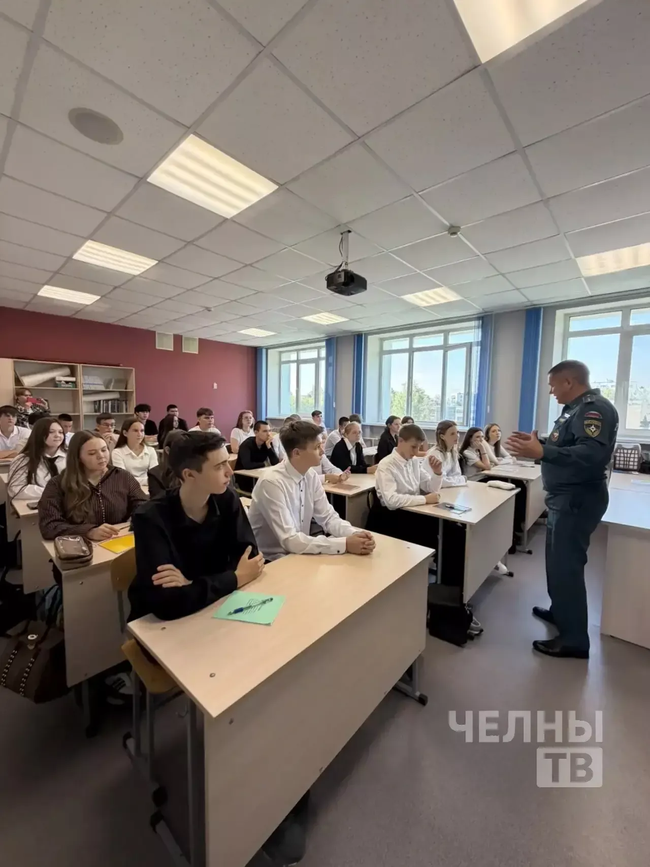 Учебная эвакуация в колледже Челнов: тренировка порядка действий