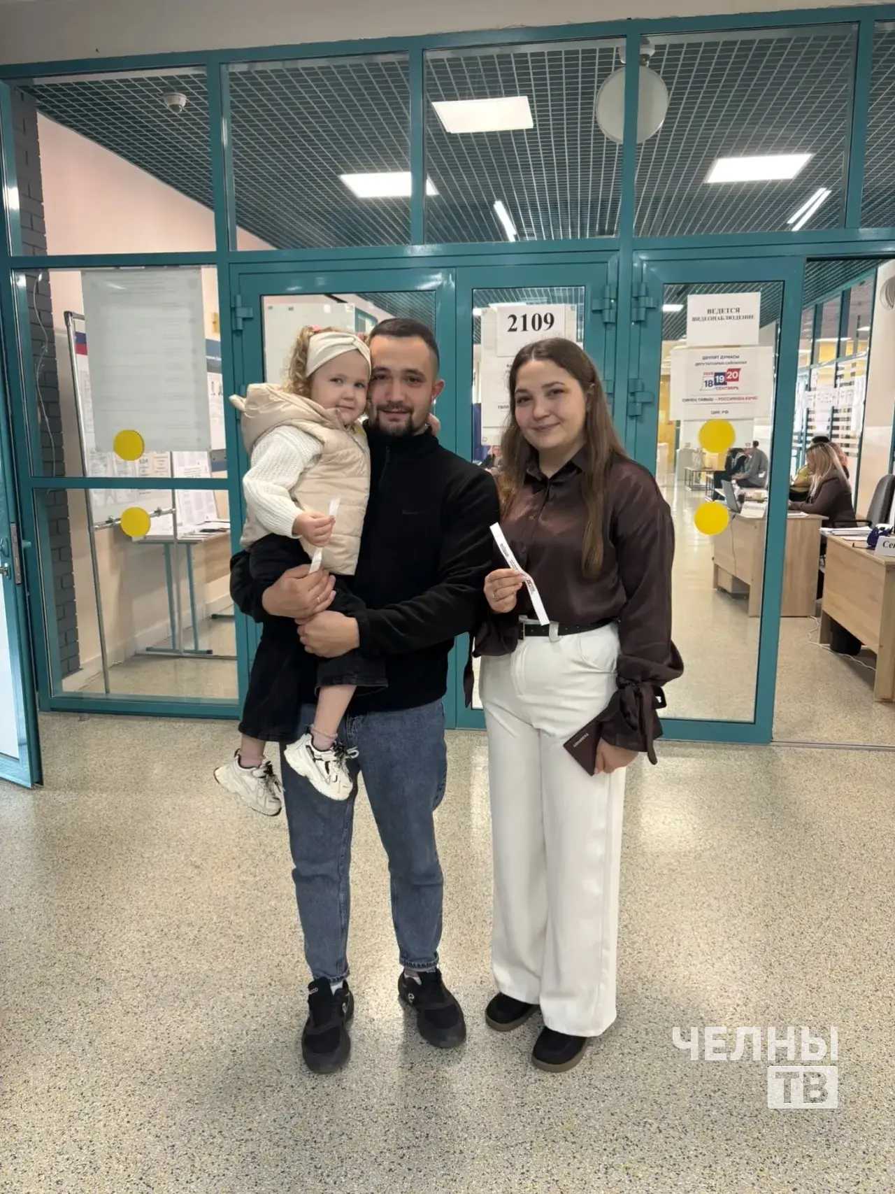 Медсестра Горбольницы №2 пришла на выборы вместе с семьей