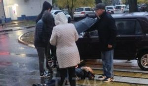 В Казани водитель «Лады» сбил женщину во дворе на улице Лаврентьева
