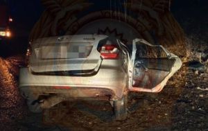 Пьяный 18-летний водитель врезался в дерево в Татарстане: пассажир погиб