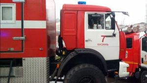 Ночью на улице Калинина в Казани загорелся автомобиль Skoda