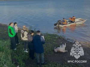 В Татарстане утонул мужчина, пытавшийся спасти кораблик для подкормки рыбы