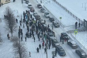 Подросток с ножом напал на охранницу в лицее Нижнекамска