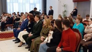 22 челнинским парам вручили сертификаты на материнский капитал