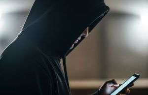 Пасхальные открытки с подвохом: мошенники атакуют россиян перед праздником