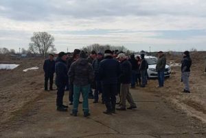 Жители Иштиряково жалуются на резкий химический запах реки