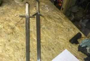 «Ведьмак» из Иркутска ударил мужчину мечом после конфликта в лесу