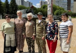 «Бабуля» для бойцов: 71-летнюю челнинку наградили за помощь фронту