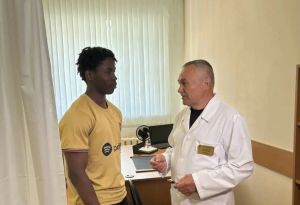 В Челнах восстанавливают пациента из Нигерии после спортивной травмы