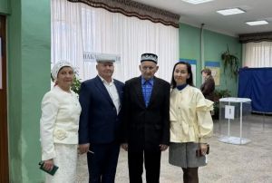 100-летний ветеран ВОВ Шаукат Ахметназипов пришел на выборы в Челнах