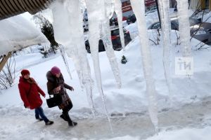 В одной футболке и шортах: в мороз в Казани раздетый ребенок полчаса ходил по улице