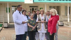 Работники детской больницы Нижнекамска собрали и отправили бойцам СВО 250 тысяч рублей
