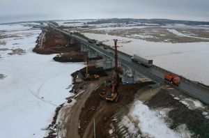 В Татарстане началось устройство мостового полотна через реку Мензеля на трассе М-7