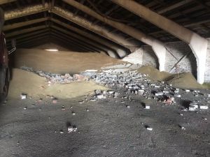 На сотрудницу зернохранилища в Татарстане упала кирпичная стена