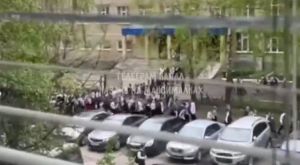 Неожиданная эвакуация в Казани: школьники и учителя были выведены из школы