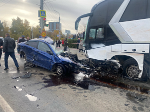 Четверо погибших в Ижевске: легковушка на встречке врезалась в автобус