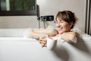 Учёные: горячие ванны улучшают здоровье сильнее саун