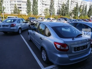 Штраф до 3 тысяч за прогрев авто во дворе более 5 минут — закон