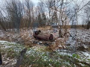 На трассе в Татарстане два автомобиля подряд слетели в кювет