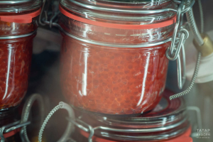 Как правильно выбирать и хранить икру: советы эксперта КФУ