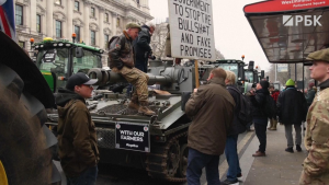 Фермеры на танках протестуют в Лондоне против налога на наследство